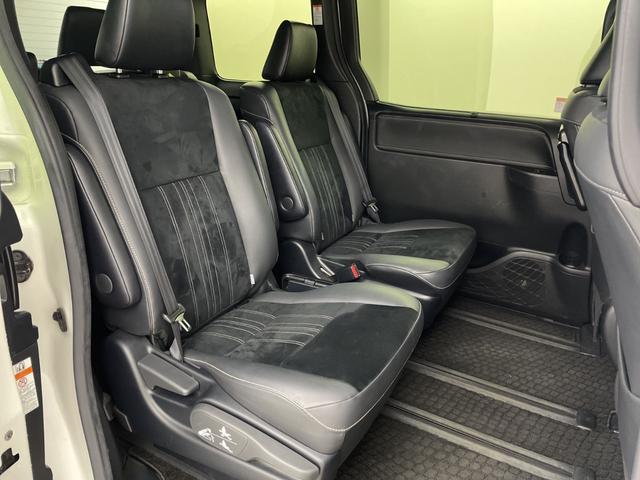 エスクァイア Ｇｉ　プレミアムパッケージ　ブラックテーラード　純正ナビ　バックカメラ　ビルトインＥＴＣ２．０　クルーズコントロール　衝突軽減システム　シートヒーター　ステアリングヒーター　オートマティックハイビーム　両側パワースライドドア　純正アルミホイール（45枚目）