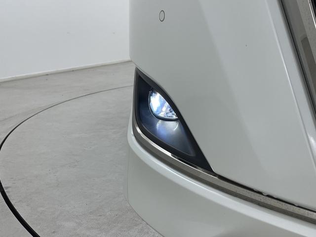 エスクァイア Ｇｉ　プレミアムパッケージ　ブラックテーラード　純正ナビ　バックカメラ　ビルトインＥＴＣ２．０　クルーズコントロール　衝突軽減システム　シートヒーター　ステアリングヒーター　オートマティックハイビーム　両側パワースライドドア　純正アルミホイール（57枚目）