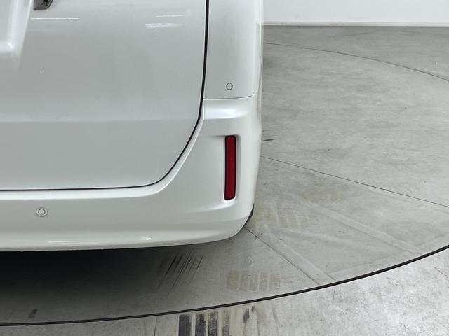 エスクァイア Ｇｉ　プレミアムパッケージ　ブラックテーラード　純正ナビ　バックカメラ　ビルトインＥＴＣ２．０　クルーズコントロール　衝突軽減システム　シートヒーター　ステアリングヒーター　オートマティックハイビーム　両側パワースライドドア　純正アルミホイール（61枚目）