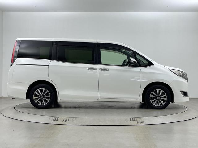 エスクァイア Ｇｉ　プレミアムパッケージ　ブラックテーラード　純正ナビ　バックカメラ　ビルトインＥＴＣ２．０　クルーズコントロール　衝突軽減システム　シートヒーター　ステアリングヒーター　オートマティックハイビーム　両側パワースライドドア　純正アルミホイール（64枚目）