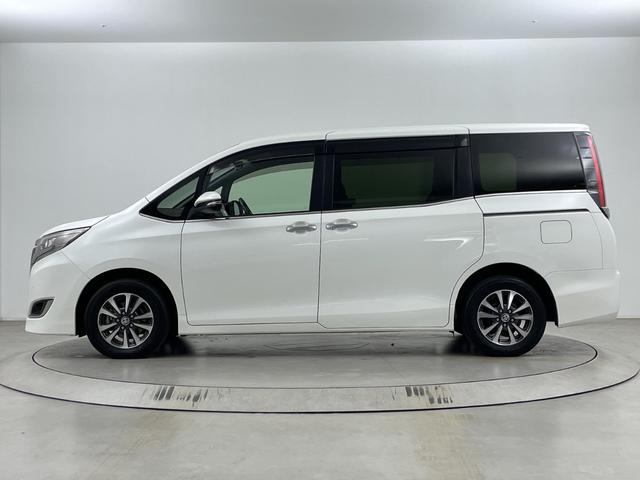 エスクァイア Ｇｉ　プレミアムパッケージ　ブラックテーラード　純正ナビ　バックカメラ　ビルトインＥＴＣ２．０　クルーズコントロール　衝突軽減システム　シートヒーター　ステアリングヒーター　オートマティックハイビーム　両側パワースライドドア　純正アルミホイール（65枚目）