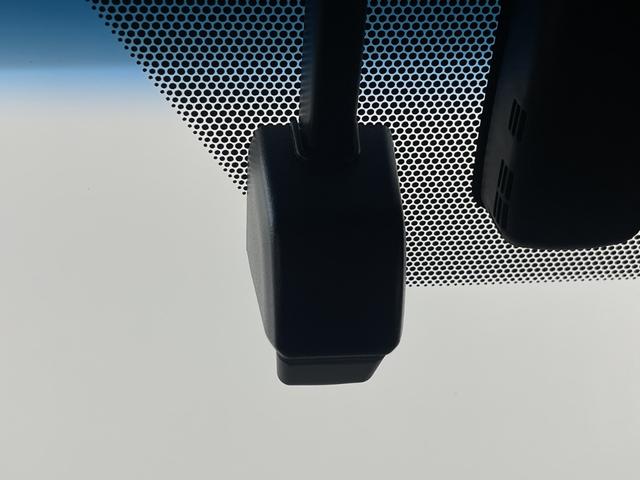 ハリアー プレミアム 純正ナビ バックカメラ クルーズコントロール 前後ドライブレコーダー パワーバックドア レーンキープアシスト 衝突軽減ブレーキ コーナーセンサー ETC ブレーキホールド スタットレスタイヤ積込(5枚目)