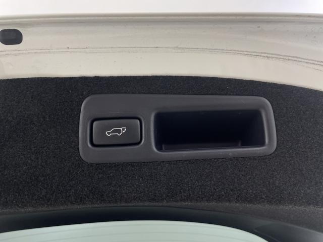 ハリアー プレミアム 純正ナビ バックカメラ クルーズコントロール 前後ドライブレコーダー パワーバックドア レーンキープアシスト 衝突軽減ブレーキ コーナーセンサー ETC ブレーキホールド スタットレスタイヤ積込(19枚目)