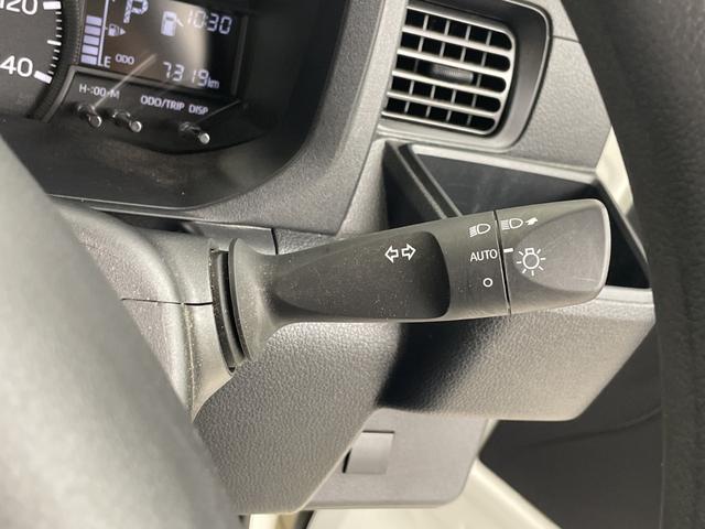 ピクシストラック スタンダード 衝突軽減システム コーナーセンサー FM/AM カーラジオ 電動格納ミラー オートライト パワーウィンドウ 純正フロアマット プッシュスタート スマートキー アイドリングストップ 横滑り防止システム(7枚目)