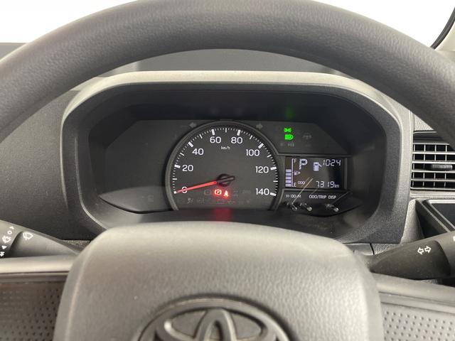 ピクシストラック スタンダード 衝突軽減システム コーナーセンサー FM/AM カーラジオ 電動格納ミラー オートライト パワーウィンドウ 純正フロアマット プッシュスタート スマートキー アイドリングストップ 横滑り防止システム(8枚目)