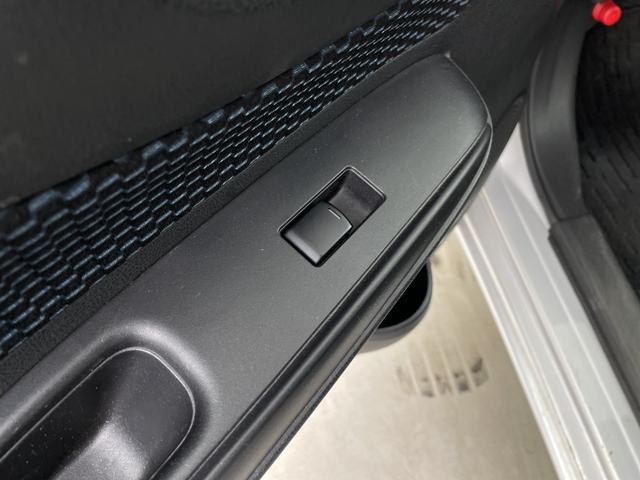 ノート Ｘ　ＤＩＧ－Ｓ　純正ナビ（Ｂｌｕｅｔｏｏｔｈ／ＴＶ／ＤＶＤ／ＣＤ）　全方位カメラ　ＥＴＣ　衝突軽減ブレーキ　レーンキープアシスト　コーナーセンサー　横滑り防止措置　純正フロアマット　ドアバイザー　ウインカーミラー（20枚目）