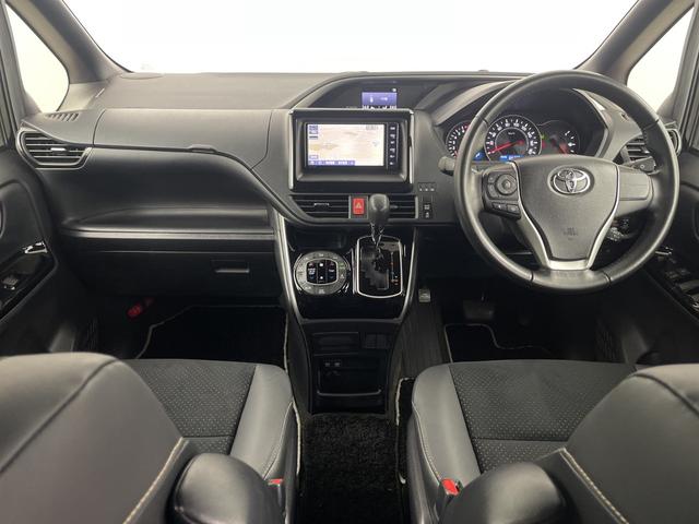 ヴォクシー ＺＳ　煌ＩＩＩ　純正ナビ　バックカメラ　両側パワースライドドア　ビルトＥＴＣ２．０　純正ドライブレコーダー　オートマティックハイビーム　クルーズコントロール　衝突軽減システム　純正アルミホイール　純正フロアマット（7枚目）