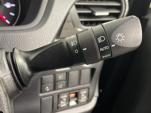 ヴォクシー ＺＳ　煌ＩＩＩ　純正ナビ　バックカメラ　両側パワースライドドア　ビルトＥＴＣ２．０　純正ドライブレコーダー　オートマティックハイビーム　クルーズコントロール　衝突軽減システム　純正アルミホイール　純正フロアマット（12枚目）