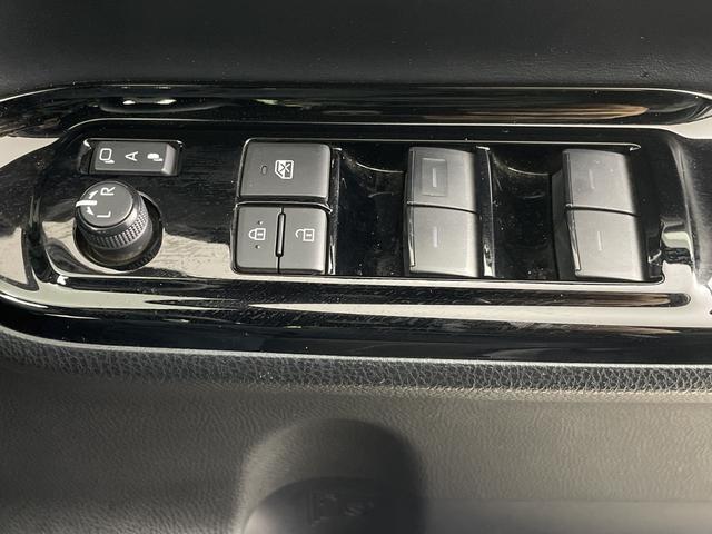 ヴォクシー ＺＳ　煌ＩＩＩ　純正ナビ　バックカメラ　両側パワースライドドア　ビルトＥＴＣ２．０　純正ドライブレコーダー　オートマティックハイビーム　クルーズコントロール　衝突軽減システム　純正アルミホイール　純正フロアマット（22枚目）