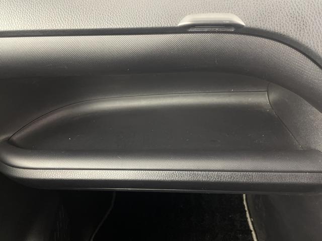 ヴォクシー ＺＳ　煌ＩＩＩ　純正ナビ　バックカメラ　両側パワースライドドア　ビルトＥＴＣ２．０　純正ドライブレコーダー　オートマティックハイビーム　クルーズコントロール　衝突軽減システム　純正アルミホイール　純正フロアマット（25枚目）