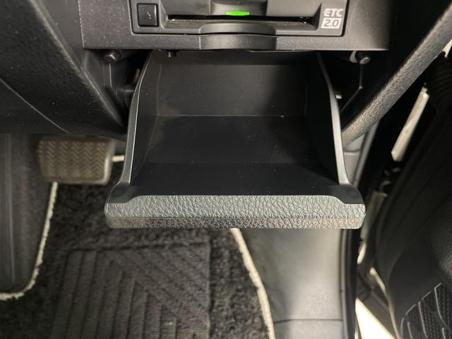 ヴォクシー ＺＳ　煌ＩＩＩ　純正ナビ　バックカメラ　両側パワースライドドア　ビルトＥＴＣ２．０　純正ドライブレコーダー　オートマティックハイビーム　クルーズコントロール　衝突軽減システム　純正アルミホイール　純正フロアマット（31枚目）