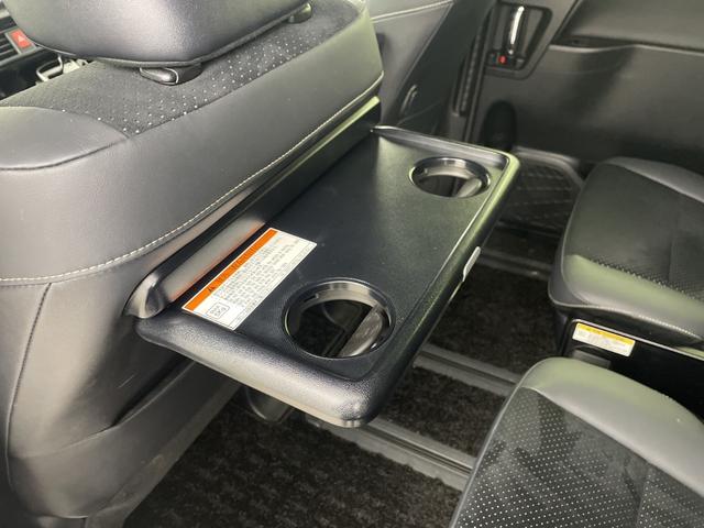 ヴォクシー ＺＳ　煌ＩＩＩ　純正ナビ　バックカメラ　両側パワースライドドア　ビルトＥＴＣ２．０　純正ドライブレコーダー　オートマティックハイビーム　クルーズコントロール　衝突軽減システム　純正アルミホイール　純正フロアマット（33枚目）