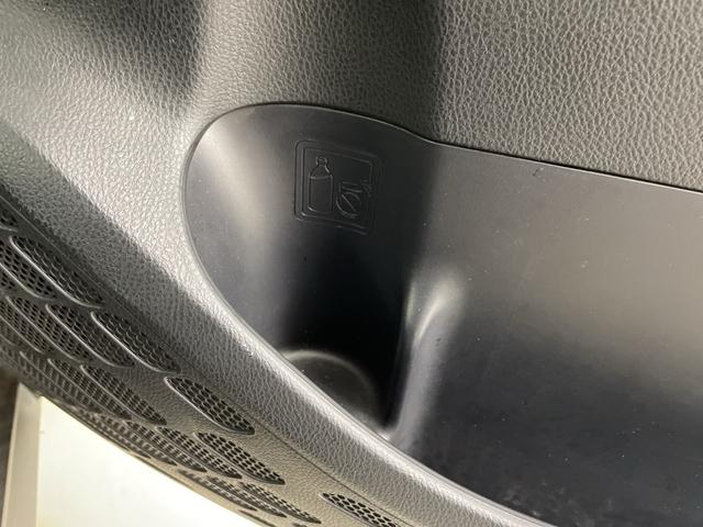 ヴォクシー ＺＳ　煌ＩＩＩ　純正ナビ　バックカメラ　両側パワースライドドア　ビルトＥＴＣ２．０　純正ドライブレコーダー　オートマティックハイビーム　クルーズコントロール　衝突軽減システム　純正アルミホイール　純正フロアマット（35枚目）