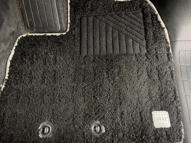 ヴォクシー ＺＳ　煌ＩＩＩ　純正ナビ　バックカメラ　両側パワースライドドア　ビルトＥＴＣ２．０　純正ドライブレコーダー　オートマティックハイビーム　クルーズコントロール　衝突軽減システム　純正アルミホイール　純正フロアマット（36枚目）