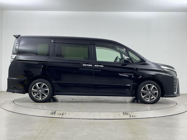 ヴォクシー ＺＳ　煌ＩＩＩ　純正ナビ　バックカメラ　両側パワースライドドア　ビルトＥＴＣ２．０　純正ドライブレコーダー　オートマティックハイビーム　クルーズコントロール　衝突軽減システム　純正アルミホイール　純正フロアマット（64枚目）