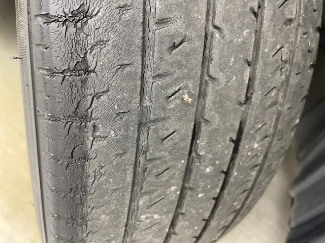 ヴォクシー ＺＳ　煌ＩＩＩ　純正ナビ　バックカメラ　両側パワースライドドア　ビルトＥＴＣ２．０　純正ドライブレコーダー　オートマティックハイビーム　クルーズコントロール　衝突軽減システム　純正アルミホイール　純正フロアマット（70枚目）