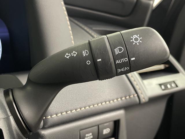 アルファードハイブリッド Ｚ　左右独立ムーンルーフ　フリップダウンモニター　純正ディスプレイオーディオ　全方位カメラ　ＢＳＭ　前後ドライブレコーダー　ＥＴＣ２．０　ワイヤレス充電　デジタルインナーミラー　トヨタセーフティセンス（15枚目）