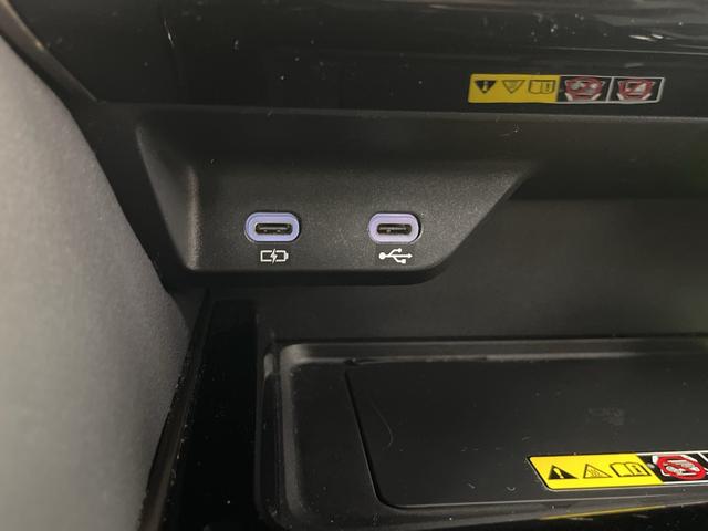 アルファードハイブリッド Ｚ　左右独立ムーンルーフ　フリップダウンモニター　純正ディスプレイオーディオ　全方位カメラ　ＢＳＭ　前後ドライブレコーダー　ＥＴＣ２．０　ワイヤレス充電　デジタルインナーミラー　トヨタセーフティセンス（22枚目）