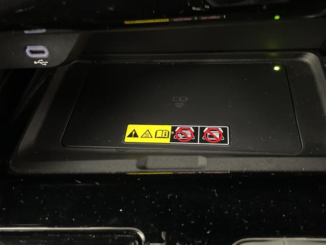 アルファードハイブリッド Ｚ　左右独立ムーンルーフ　フリップダウンモニター　純正ディスプレイオーディオ　全方位カメラ　ＢＳＭ　前後ドライブレコーダー　ＥＴＣ２．０　ワイヤレス充電　デジタルインナーミラー　トヨタセーフティセンス（23枚目）