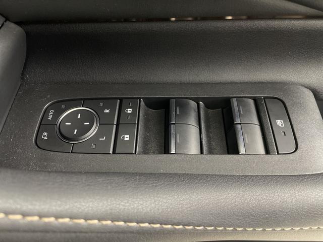 アルファードハイブリッド Ｚ　左右独立ムーンルーフ　フリップダウンモニター　純正ディスプレイオーディオ　全方位カメラ　ＢＳＭ　前後ドライブレコーダー　ＥＴＣ２．０　ワイヤレス充電　デジタルインナーミラー　トヨタセーフティセンス（30枚目）