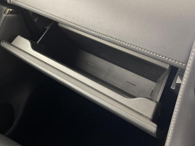 アルファードハイブリッド Ｚ　左右独立ムーンルーフ　フリップダウンモニター　純正ディスプレイオーディオ　全方位カメラ　ＢＳＭ　前後ドライブレコーダー　ＥＴＣ２．０　ワイヤレス充電　デジタルインナーミラー　トヨタセーフティセンス（32枚目）