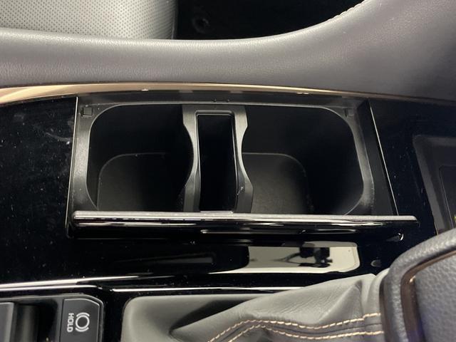 アルファードハイブリッド Ｚ　左右独立ムーンルーフ　フリップダウンモニター　純正ディスプレイオーディオ　全方位カメラ　ＢＳＭ　前後ドライブレコーダー　ＥＴＣ２．０　ワイヤレス充電　デジタルインナーミラー　トヨタセーフティセンス（33枚目）