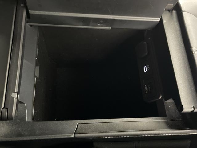 アルファードハイブリッド Ｚ　左右独立ムーンルーフ　フリップダウンモニター　純正ディスプレイオーディオ　全方位カメラ　ＢＳＭ　前後ドライブレコーダー　ＥＴＣ２．０　ワイヤレス充電　デジタルインナーミラー　トヨタセーフティセンス（34枚目）