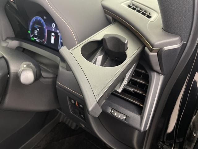 アルファードハイブリッド Ｚ　左右独立ムーンルーフ　フリップダウンモニター　純正ディスプレイオーディオ　全方位カメラ　ＢＳＭ　前後ドライブレコーダー　ＥＴＣ２．０　ワイヤレス充電　デジタルインナーミラー　トヨタセーフティセンス（35枚目）