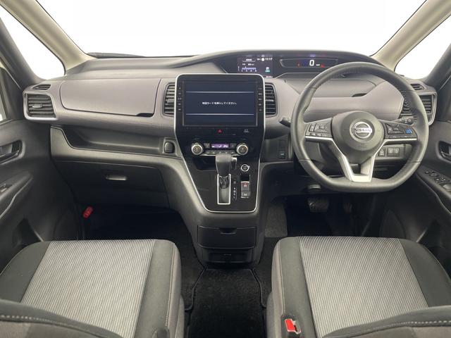 セレナ ハイウェイスターＶ　純正フリップダウンモニター　純正ナビ　全方位カメラ　フルセグテレビ　両側パワースライドドア　プロパイロット　ビルトインＥＴＣ　前方ドライブレコーダー　デジタルインナーミラー　ブラインドスポットモニター（8枚目）