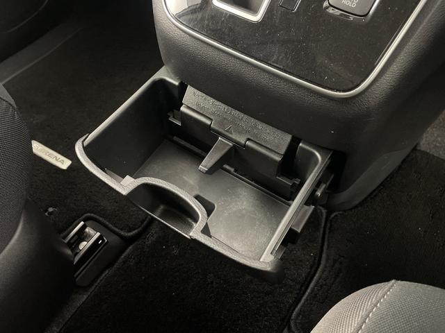 セレナ ハイウェイスターＶ　純正フリップダウンモニター　純正ナビ　全方位カメラ　フルセグテレビ　両側パワースライドドア　プロパイロット　ビルトインＥＴＣ　前方ドライブレコーダー　デジタルインナーミラー　ブラインドスポットモニター（27枚目）