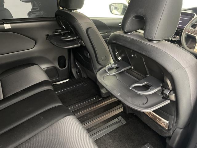 セレナ ハイウェイスターＶ　純正フリップダウンモニター　純正ナビ　全方位カメラ　フルセグテレビ　両側パワースライドドア　プロパイロット　ビルトインＥＴＣ　前方ドライブレコーダー　デジタルインナーミラー　ブラインドスポットモニター（33枚目）