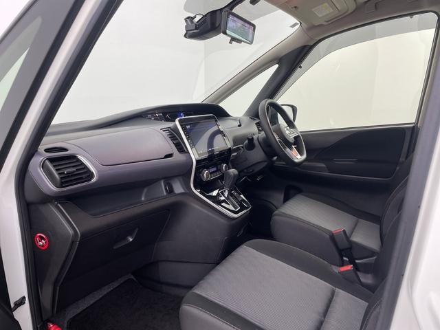 セレナ ハイウェイスターＶ　純正フリップダウンモニター　純正ナビ　全方位カメラ　フルセグテレビ　両側パワースライドドア　プロパイロット　ビルトインＥＴＣ　前方ドライブレコーダー　デジタルインナーミラー　ブラインドスポットモニター（40枚目）