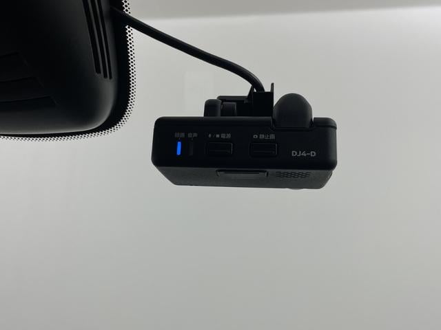 セレナ ハイウェイスター　ＶセレクションＩＩ　純正フリップダウンモニター　純正９インチナビ　全方位カメラ　地デジフルセグ　ドライブレコーダー　ビルトインＥＴＣ　クルーズコントロール　衝突軽減ブレーキ　両側パワースライドドア　アイドリングストップ（5枚目）