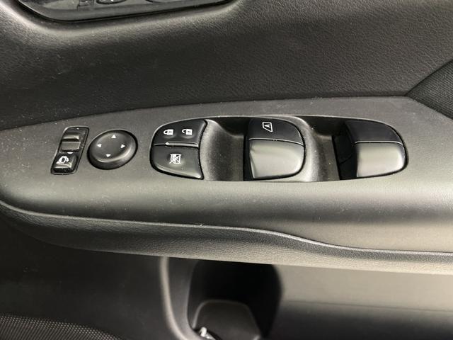 セレナ ハイウェイスター　ＶセレクションＩＩ　純正フリップダウンモニター　純正９インチナビ　全方位カメラ　地デジフルセグ　ドライブレコーダー　ビルトインＥＴＣ　クルーズコントロール　衝突軽減ブレーキ　両側パワースライドドア　アイドリングストップ（21枚目）