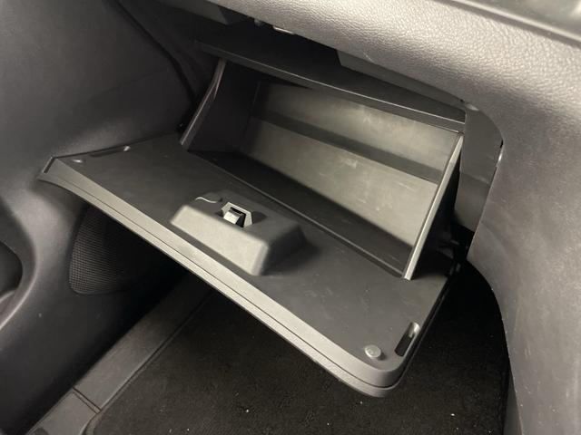 セレナ ハイウェイスター　ＶセレクションＩＩ　純正フリップダウンモニター　純正９インチナビ　全方位カメラ　地デジフルセグ　ドライブレコーダー　ビルトインＥＴＣ　クルーズコントロール　衝突軽減ブレーキ　両側パワースライドドア　アイドリングストップ（25枚目）