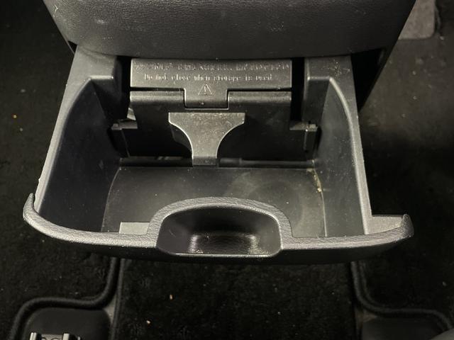 セレナ ハイウェイスター　ＶセレクションＩＩ　純正フリップダウンモニター　純正９インチナビ　全方位カメラ　地デジフルセグ　ドライブレコーダー　ビルトインＥＴＣ　クルーズコントロール　衝突軽減ブレーキ　両側パワースライドドア　アイドリングストップ（28枚目）