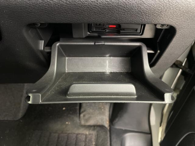 セレナ ハイウェイスター　ＶセレクションＩＩ　純正フリップダウンモニター　純正９インチナビ　全方位カメラ　地デジフルセグ　ドライブレコーダー　ビルトインＥＴＣ　クルーズコントロール　衝突軽減ブレーキ　両側パワースライドドア　アイドリングストップ（30枚目）