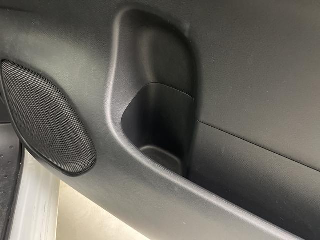 セレナ ハイウェイスター　ＶセレクションＩＩ　純正フリップダウンモニター　純正９インチナビ　全方位カメラ　地デジフルセグ　ドライブレコーダー　ビルトインＥＴＣ　クルーズコントロール　衝突軽減ブレーキ　両側パワースライドドア　アイドリングストップ（35枚目）