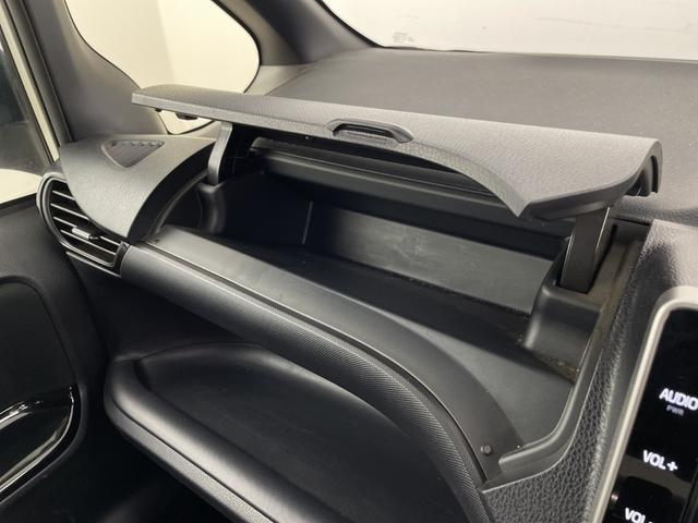 ヴォクシー ハイブリッドZS 煌II 純正フリップダウンモニター 純正ナビ バックカメラ ビルトインETC 前席シートヒーター 両側パワースライドドア クルーズコントロール 衝突被害軽減ブレーキ 車線逸脱警報 オートマティックハイビーム(23枚目)