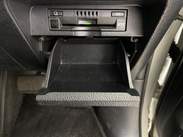 ヴォクシー ハイブリッドZS 煌II 純正フリップダウンモニター 純正ナビ バックカメラ ビルトインETC 前席シートヒーター 両側パワースライドドア クルーズコントロール 衝突被害軽減ブレーキ 車線逸脱警報 オートマティックハイビーム(30枚目)