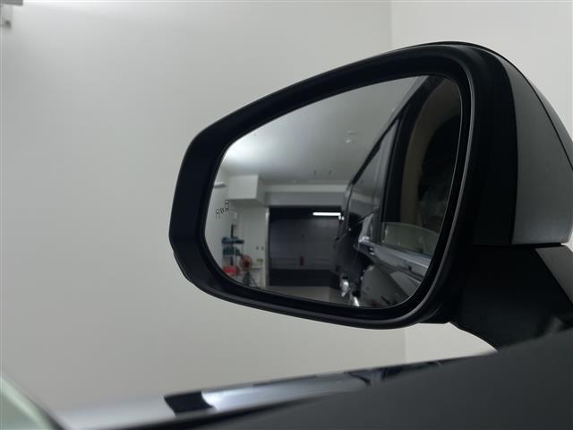 アルファードハイブリッド エグゼクティブラウンジ　左右独立ムーンルーフ　ＪＢＬサウンド　後席モニター　純正ナビ機能付きディスプレイオーディオ　全方位カメラ　ＢＳＭ　パワーバックドア　デジタルインナーミラー　シートヒーター　エアシート　自動駐車システム（5枚目）