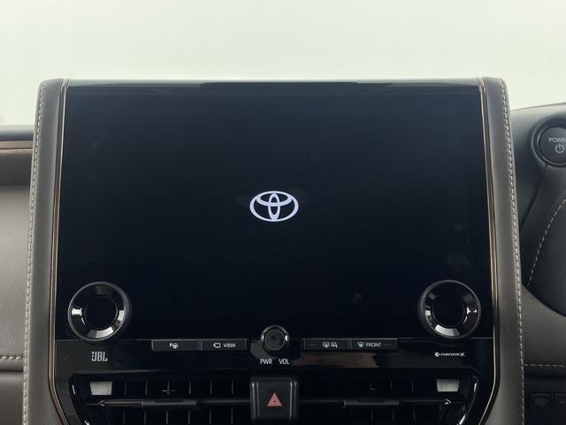 アルファードハイブリッド エグゼクティブラウンジ　左右独立ムーンルーフ　ＪＢＬサウンド　後席モニター　純正ナビ機能付きディスプレイオーディオ　全方位カメラ　ＢＳＭ　パワーバックドア　デジタルインナーミラー　シートヒーター　エアシート　自動駐車システム（8枚目）