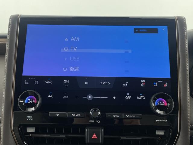 アルファードハイブリッド エグゼクティブラウンジ　左右独立ムーンルーフ　ＪＢＬサウンド　後席モニター　純正ナビ機能付きディスプレイオーディオ　全方位カメラ　ＢＳＭ　パワーバックドア　デジタルインナーミラー　シートヒーター　エアシート　自動駐車システム（10枚目）