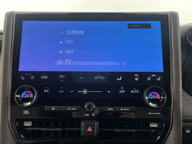 アルファードハイブリッド エグゼクティブラウンジ　左右独立ムーンルーフ　ＪＢＬサウンド　後席モニター　純正ナビ機能付きディスプレイオーディオ　全方位カメラ　ＢＳＭ　パワーバックドア　デジタルインナーミラー　シートヒーター　エアシート　自動駐車システム（11枚目）