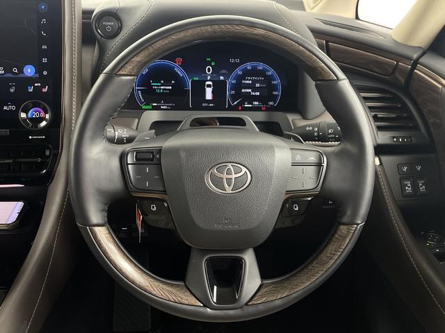 アルファードハイブリッド エグゼクティブラウンジ　左右独立ムーンルーフ　ＪＢＬサウンド　後席モニター　純正ナビ機能付きディスプレイオーディオ　全方位カメラ　ＢＳＭ　パワーバックドア　デジタルインナーミラー　シートヒーター　エアシート　自動駐車システム（12枚目）