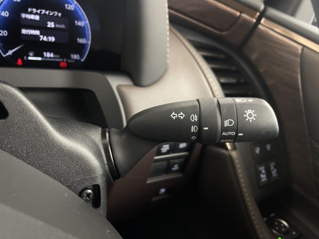 アルファードハイブリッド エグゼクティブラウンジ　左右独立ムーンルーフ　ＪＢＬサウンド　後席モニター　純正ナビ機能付きディスプレイオーディオ　全方位カメラ　ＢＳＭ　パワーバックドア　デジタルインナーミラー　シートヒーター　エアシート　自動駐車システム（16枚目）