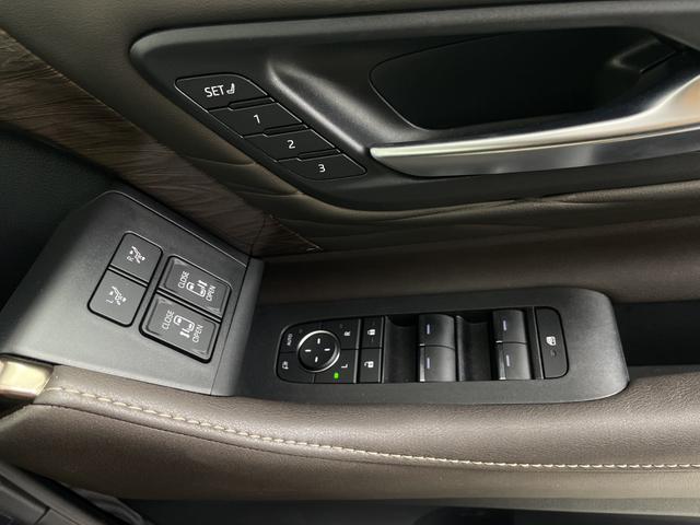 アルファードハイブリッド エグゼクティブラウンジ　左右独立ムーンルーフ　ＪＢＬサウンド　後席モニター　純正ナビ機能付きディスプレイオーディオ　全方位カメラ　ＢＳＭ　パワーバックドア　デジタルインナーミラー　シートヒーター　エアシート　自動駐車システム（27枚目）