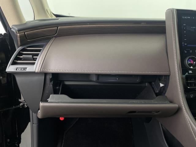 アルファードハイブリッド エグゼクティブラウンジ　左右独立ムーンルーフ　ＪＢＬサウンド　後席モニター　純正ナビ機能付きディスプレイオーディオ　全方位カメラ　ＢＳＭ　パワーバックドア　デジタルインナーミラー　シートヒーター　エアシート　自動駐車システム（28枚目）