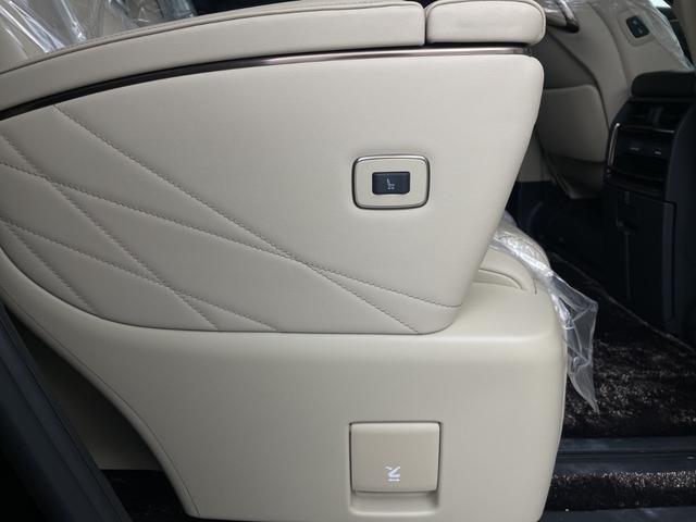 アルファードハイブリッド エグゼクティブラウンジ　左右独立ムーンルーフ　ＪＢＬサウンド　後席モニター　純正ナビ機能付きディスプレイオーディオ　全方位カメラ　ＢＳＭ　パワーバックドア　デジタルインナーミラー　シートヒーター　エアシート　自動駐車システム（34枚目）