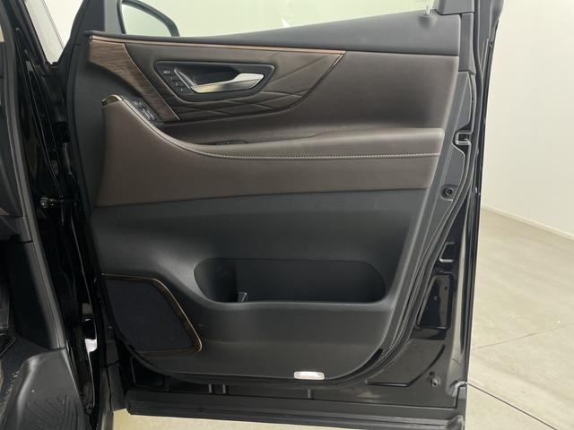 アルファードハイブリッド エグゼクティブラウンジ　左右独立ムーンルーフ　ＪＢＬサウンド　後席モニター　純正ナビ機能付きディスプレイオーディオ　全方位カメラ　ＢＳＭ　パワーバックドア　デジタルインナーミラー　シートヒーター　エアシート　自動駐車システム（58枚目）